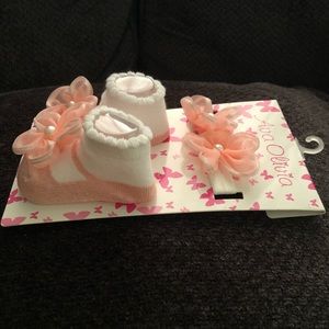 Headband with matching socks.